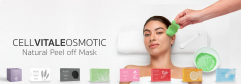 <h4>OSMOTIC PEEL OFF MASK</h4>
<p>&nbsp;</p>
<p>Nuestras m&aacute;scaras favorecen la penetraci&oacute;n de los activos de los tratamientos cosm&eacute;ticos aplicados previamente gracias a dos efectos propios de estas:</p>
<p>Aumentan la Temperatura Superficial de la capa c&oacute;rnea lo que provoca que los orificios piloseb&aacute;ceos se dilaten y el sebo se haga m&aacute;s l&iacute;quido, favoreciendo la penetraci&oacute;n del principio activo aplicado previamente.</p>
<p>Multiplican por 10 la capacidad de absorci&oacute;n de la piel. Es lo que se conoce como TW, Transepidermal Water Loss, que consiste en que de las capas profundas de la piel asciende agua a las externas y esta se va perdiendo a trav&eacute;s de la capa c&oacute;rnea. Las Osmotic Peel Off Mask de Selvert Thermal bloquean la evaporaci&oacute;n del agua que se va acumulando en la superficie de la piel. Por ello las capas hidratadas multiplican por 10 su capacidad de absorci&oacute;n, lo que provocar&aacute; que los principios activos aplicados previamente puedan alcanzar, m&aacute;s r&aacute;pidamente, zonas m&aacute;s profundas de la piel y, por lo tanto, aumentar su efectividad.</p>
<p>Ricas en extractos vegetales y<span>&nbsp;</span><strong>con m&aacute;s de un 95% de ingredientes naturales</strong>, se retiran c&oacute;modamente de una sola pieza.</p>