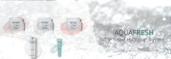 <h4>THE SMART HYDRATION SYSTEM</h4>
<p>&nbsp;</p>
<p>El agua es un elemento esencial tanto para la vida como para la belleza de la piel. El estr&eacute;s diario as&iacute; como el impacto de los cambios ambientales hacen que el equilibrio h&iacute;drico natural de la piel se vea afectado, provocando su paulatina deshidrataci&oacute;n. Los signos del envejecimiento prematuro hacen su aparici&oacute;n.</p>
<p>SELVERT THERMAL presenta el Sistema Cosm&eacute;tico m&aacute;s inteligente en cuanto a hidrataci&oacute;n que a&uacute;na los activos m&aacute;s vanguardistas concentrados en f&oacute;rmulas &uacute;nicas y que act&uacute;a a nivel global,&nbsp; tanto en capas superficiales como en aquellas m&aacute;s profundas. Este revolucionario sistema contribuye a recuperar la funci&oacute;n barrera hidratante neutralizando la sequedad y aportando una respuesta a las necesidades de hidrataci&oacute;n espec&iacute;ficas de cada cliente.</p>
<p>Con un perfume suave y unas texturas frescas y sorprendentes AquaFresh ha sido concebida para que cualquier mujer pueda lucir una piel inigualablemente bella las 24h del d&iacute;a durante las 4 estaciones del a&ntilde;o.</p>