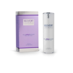 <p>Pensato per le pelli più mature o segnate dal passare del tempo, l'elevata concentrazione di questo siero Cell Vitale anti-âge a base di cellule staminali della mela svizzera Uttwiler Spätlauber proteggerà la pelle del viso, che apparirà più compatta e levigata. In tutta la sua pienezza.</p>
<p>Indicato per le pelli più mature o segnate dal passare del tempo, la sua ricchezza in cellule staminali vegetali contribuisce al trattamento dell'invecchiamento cutaneo precoce.</p>