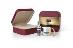 <p>Comprehensive anti-ageing beauty treatment formulated with the most innovative peptides on the market.</p>
<p><strong>REDENSIFYING LIFT CREAM (50 ml)</strong></p>
<p><strong>REDENSIFYING LIFTING SERUM (30 ml)</strong></p>
<p></p>
<p><strong>GIFT: exclusive bracelet</strong></p>