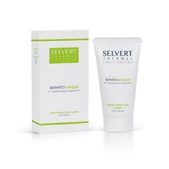 <p>Grazie alla sua tecnologia correttiva questa crema &egrave; efficace per combattere le macchie, le imperfezioni della pelle e le discromie, recuperando un aspetto uniforme e dal tono luminoso.</p>
<p>SPF 30.</p>
