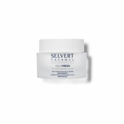 <p>Su textura untuosa de suave tono rosado se funde delicadamente con la piel, aport&aacute;ndole la hidrataci&oacute;n que necesita para mostrarse fresca y jugosa, en su total plenitud. SPF 15.</p>
<p>Crema de textura untuosa y suave tono rosado que una vez aplicada se fundir&aacute; delicadamente en la piel, aport&aacute;ndole la hidrataci&oacute;n necesaria en todas las &aacute;reas faciales.</p>
<p>SFP 15.</p>