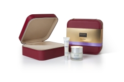 <p>Anti-ageing beauty treatment that includes plant stem cells in its formula, which help slow down the ageing process by stimulating cell regeneration.</p>
<p><strong>REVERSIVE ANTI-AGEING CREAM (50 ml)</strong></p>
<p><strong>REVERSIVE ANTI-AGEING EYES & LIPS CREAM (15 ml)</strong></p>