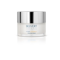 <p>Crema anti-age de agradable textura indicada para pieles desvitalizadas que necesiten un aporte continuado de Vitamina C, lo que facilitar&aacute; la renovaci&oacute;n celular y la protecci&oacute;n frente a los radicales libres.</p>
<p>Crema hidratante, anti-oxidante y unificadora del tono formulada con una agradable textura, especialmente indicada para pieles desvitalizadas, que necesitan un aporte continuado de vitamina C, para facilitar la renovaci&oacute;n celular y la protecci&oacute;n frente a los radicales libres.</p>
<p>SPF 8.</p>