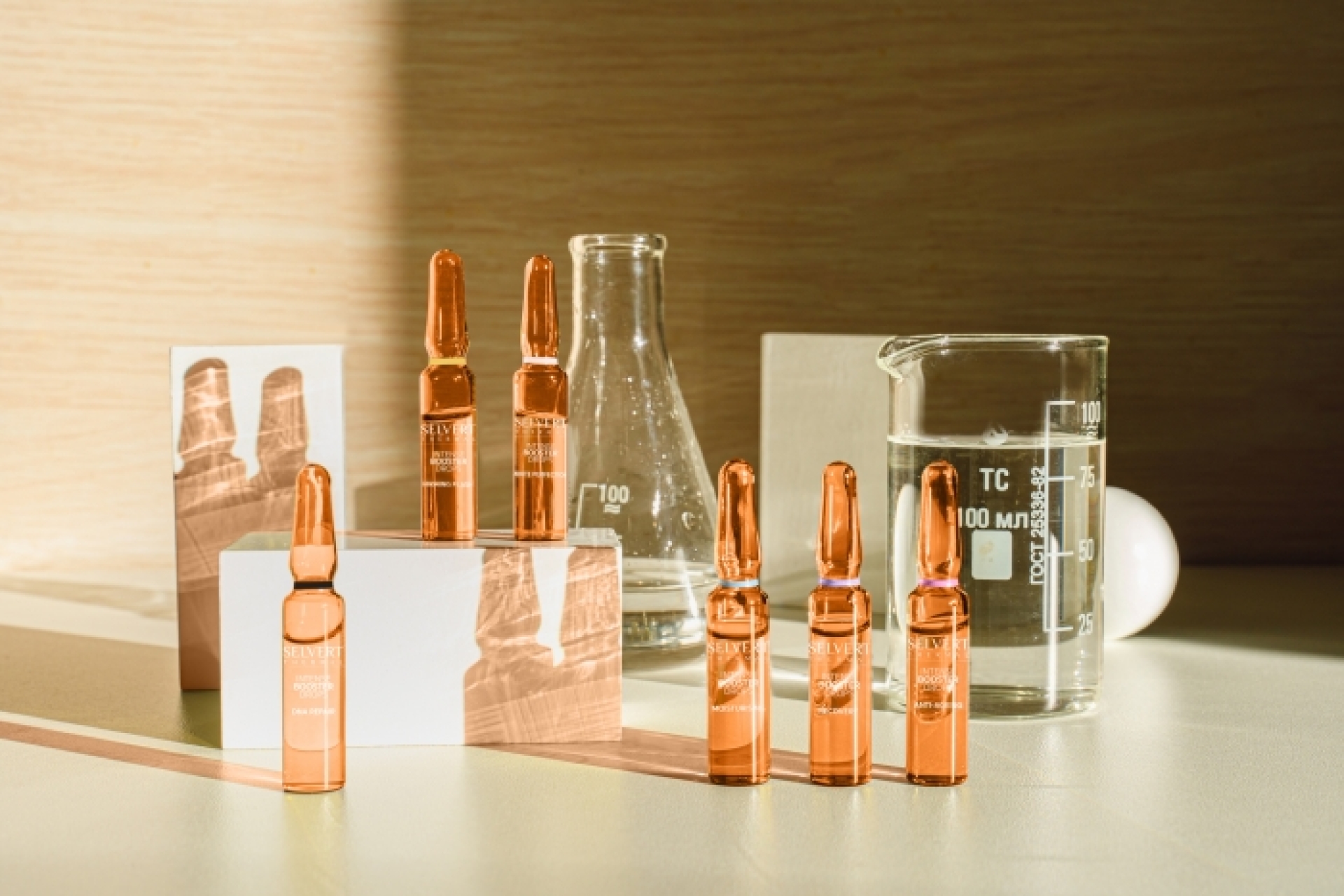 <p class="cvGsUA direction-ltr align-justify para-style-body" style="text-align: justify;"><span class="OYPEnA font-feature-liga-off font-feature-clig-off font-feature-calt-off text-decoration-none text-strikethrough-none">Luce una piel renovada y visiblemente más joven en 2 semanas gracias a la línea de innovadores concentrados de Selvert Thermal que incorporan una explosión de potentes ingredientes activos en su formulación.</span></p>
<p class="cvGsUA direction-ltr align-justify para-style-body" style="text-align: justify;"><span class="OYPEnA font-feature-liga-off font-feature-clig-off font-feature-calt-off text-decoration-none text-strikethrough-none">Basados en el concepto “</span><span class="OYPEnA font-feature-liga-off font-feature-clig-off font-feature-calt-off text-decoration-none text-strikethrough-none"><strong>Beauty</strong> <strong>Sleep</strong></span><span class="OYPEnA font-feature-liga-off font-feature-clig-off font-feature-calt-off text-decoration-none text-strikethrough-none">” estas soluciones proporcionan una respuesta precisa e inmediata a cualquier necesidad de la piel, incorporando extraordinarios activos como el </span><strong><span class="OYPEnA font-feature-liga-off font-feature-clig-off font-feature-calt-off text-decoration-none text-strikethrough-none">Circanblue™</span></strong><span class="OYPEnA font-feature-liga-off font-feature-clig-off font-feature-calt-off text-decoration-none text-strikethrough-none">, un innovador ingrediente que ayuda a resincronizar los ritmos circadianos sobreexpuestos a la luz azul.</span></p>
<p class="cvGsUA direction-ltr align-justify para-style-body" style="text-align: justify;"><span class="OYPEnA font-feature-liga-off font-feature-clig-off font-feature-calt-off text-decoration-none text-strikethrough-none">Con una textura ligera de </span><strong><span class="OYPEnA font-feature-liga-off font-feature-clig-off font-feature-calt-off text-decoration-none text-strikethrough-none">rápida absorción</span></strong><span class="OYPEnA font-feature-liga-off font-feature-clig-off font-feature-calt-off text-decoration-none text-strikethrough-none"> llegando a capas profundas de la piel estas ampollas garantizan un cuidado excepcional e inigualable. Incorporándolas a cualquier rutina de belleza diaria se perciben unos resultados extraordinarios e inmediatos.</span></p>